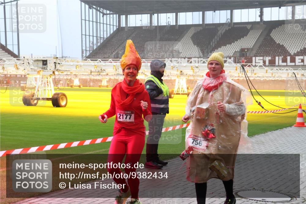 07.12.2025 - St. Pauli X-Mass-Run No. 15 Luisa Fischer http://msf.ph/oto/9382434 07.12.2025 10:12:34 Ziel 5, 2177, 756, 756, 1070, 1072, 1074, 1077, 1389, 1526, 1687, 1688, 1833, 2177, 2906, 3761, 3767, 3870, 3909, 3932, 3935, 4658 meine-sportfotos.de