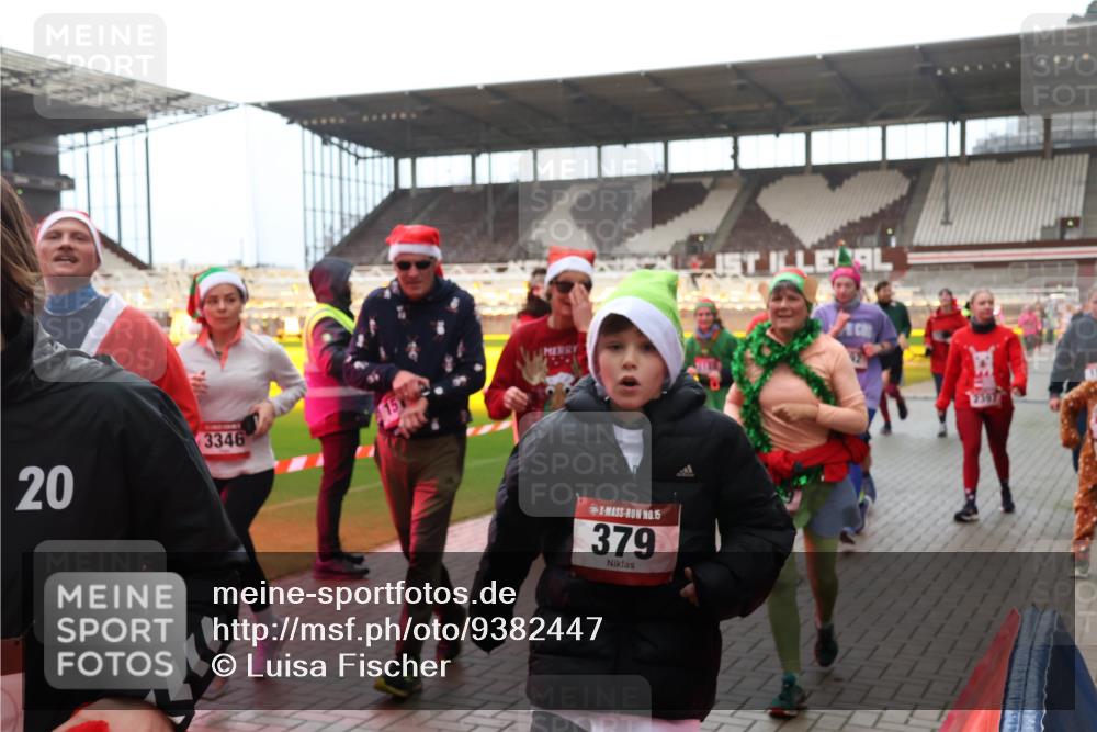 07.12.2025 - St. Pauli X-Mass-Run No. 15 Luisa Fischer http://msf.ph/oto/9382447 07.12.2025 10:49:13 Ziel 20, 3346, 15, 379, 233, 290, 379, 577, 590, 592, 633, 935, 1009, 1019, 1087, 1155, 1164, 1166, 1188, 1189, 1265, 1267, 1515, 1516, 1517, 1521, 1895, 2232, 2233, 2235, 2239, 2241, 2268, 2269, 2512, 2515, 2796, 2797, 2803, 3017, 3019, 3346, 3369, 4447, 4598 meine-sportfotos.de