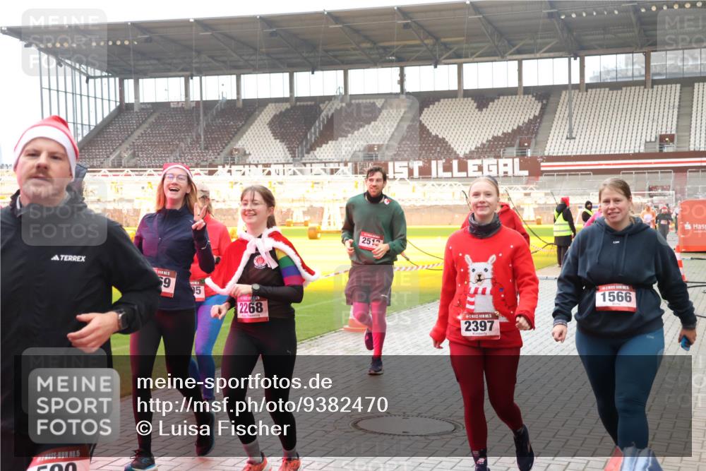 07.12.2025 - St. Pauli X-Mass-Run No. 15 Luisa Fischer http://msf.ph/oto/9382470 07.12.2025 10:49:16 Ziel 5, 69, 15, 5, 2268, 251, 2397, 1566, 191, 194, 233, 290, 379, 471, 577, 590, 592, 633, 935, 1009, 1019, 1087, 1155, 1164, 1166, 1188, 1189, 1265, 1267, 1515, 1516, 1517, 1521, 1895, 2232, 2233, 2235, 2239, 2241, 2268, 2269, 2512, 2515, 2796, 2797, 2803, 3017, 3019, 3346, 3369, 4447, 4598 meine-sportfotos.de