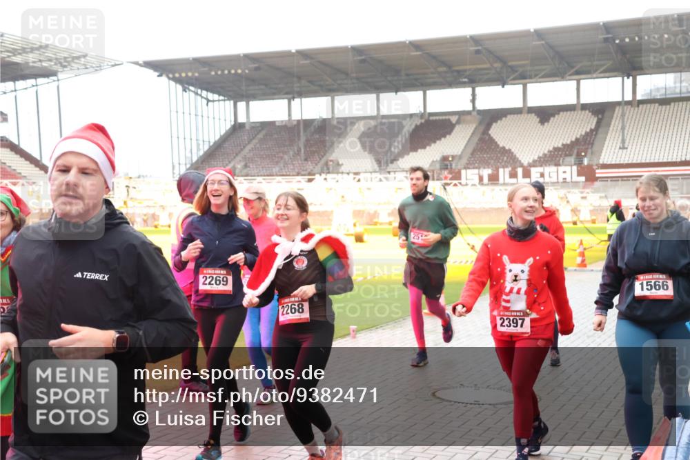 07.12.2025 - St. Pauli X-Mass-Run No. 15 Luisa Fischer http://msf.ph/oto/9382471 07.12.2025 10:49:17 Ziel 5, 2269, 2268, 25, 5, 2397, 1566, 191, 194, 233, 290, 379, 471, 577, 590, 592, 633, 935, 1009, 1019, 1087, 1155, 1164, 1166, 1188, 1189, 1265, 1267, 1515, 1516, 1517, 1521, 1895, 2232, 2233, 2235, 2239, 2241, 2268, 2269, 2512, 2515, 2796, 2797, 2921, 2933, 3017, 3019, 3346, 3369, 4447, 4598 meine-sportfotos.de