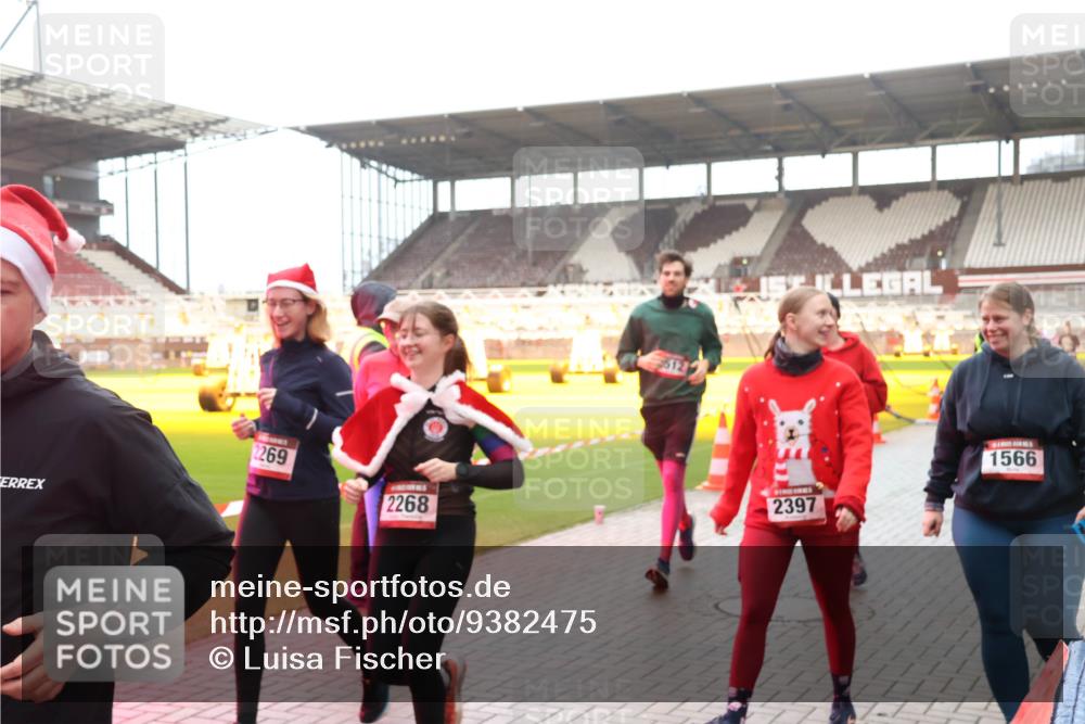 07.12.2025 - St. Pauli X-Mass-Run No. 15 Luisa Fischer http://msf.ph/oto/9382475 07.12.2025 10:49:17 Ziel 2269, 2268, 2397, 1566, 191, 194, 233, 290, 379, 471, 577, 590, 592, 633, 935, 1009, 1019, 1087, 1155, 1164, 1166, 1188, 1189, 1265, 1267, 1515, 1516, 1517, 1521, 1895, 2232, 2233, 2235, 2239, 2241, 2268, 2269, 2512, 2515, 2796, 2797, 2921, 2933, 3017, 3019, 3346, 3369, 4447, 4598 meine-sportfotos.de