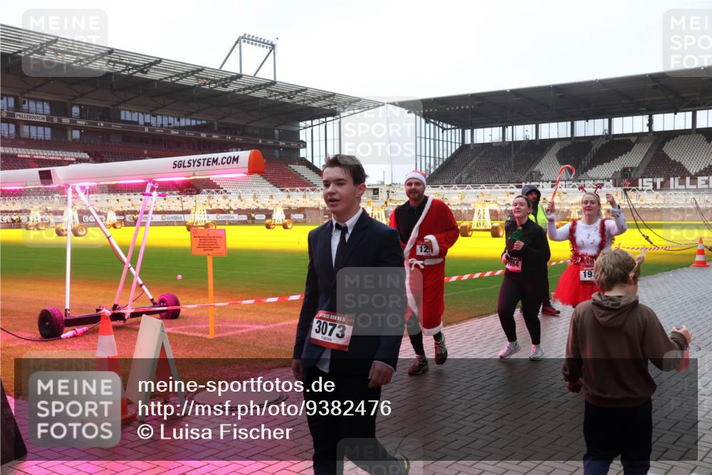 07.12.2025 - St. Pauli X-Mass-Run No. 15 Luisa Fischer http://msf.ph/oto/9382476 07.12.2025 11:22:47 Ziel 15, 3073, 12, 284, 193, 520, 1018, 1284, 1297, 1349, 1391, 1431, 1775, 1779, 1904, 2550, 2557, 2812, 2985, 3127, 3474, 3475, 3820, 3821 meine-sportfotos.de