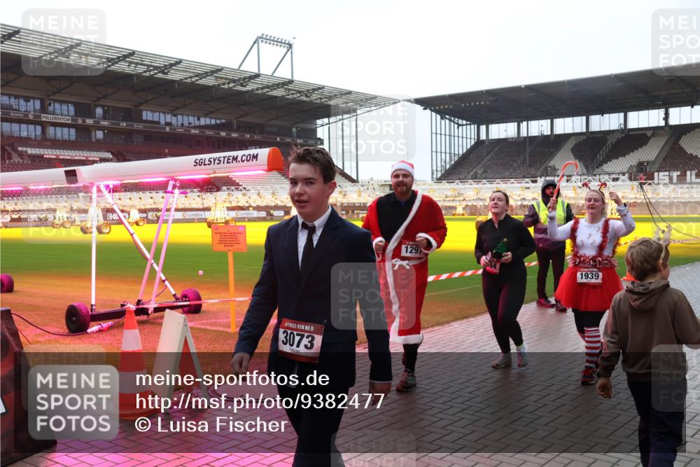 07.12.2025 - St. Pauli X-Mass-Run No. 15 Luisa Fischer http://msf.ph/oto/9382477 07.12.2025 11:22:48 Ziel 15, 3073, 1297, 1939, 520, 1018, 1284, 1349, 1391, 1431, 1775, 1779, 1904, 2550, 2557, 2812, 2985, 3127, 3474, 3475, 3820, 3821 meine-sportfotos.de