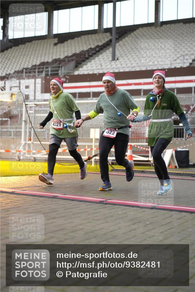 07.12.2025 - St. Pauli X-Mass-Run No. 15 Patografie http://msf.ph/oto/9382481 07.12.2025 10:21:52 Ziel 1488, 2944, 2945, 3999, 4000, 4321, 4322, 4323, 4415 meine-sportfotos.de