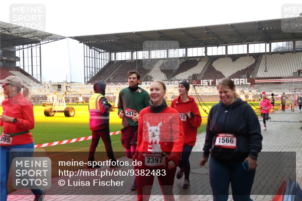07.12.2025 - St. Pauli X-Mass-Run No. 15 Luisa Fischer http://msf.ph/oto/9382483 07.12.2025 10:49:18 Ziel 895, 2512, 15, 2397, 1566, 191, 194, 233, 290, 379, 471, 577, 590, 592, 633, 935, 1009, 1019, 1087, 1155, 1164, 1166, 1188, 1189, 1267, 1515, 1516, 1517, 1521, 1895, 2232, 2233, 2235, 2239, 2241, 2268, 2269, 2512, 2515, 2796, 2797, 2921, 2933, 3017, 3019, 3346, 3369, 4447, 4598 meine-sportfotos.de