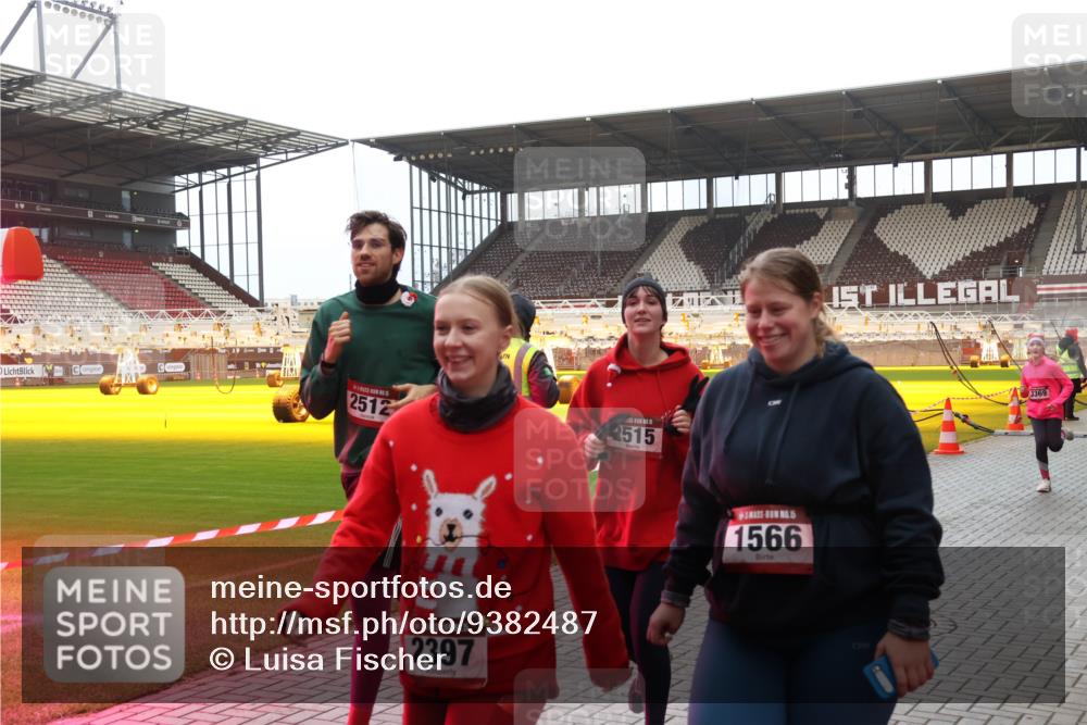 07.12.2025 - St. Pauli X-Mass-Run No. 15 Luisa Fischer http://msf.ph/oto/9382487 07.12.2025 10:49:19 Ziel 2512, 2397, 2515, 15, 1566, 3369, 191, 194, 233, 290, 379, 471, 577, 590, 592, 633, 935, 1009, 1019, 1087, 1155, 1164, 1166, 1188, 1189, 1370, 1515, 1516, 1517, 1521, 1895, 2232, 2233, 2235, 2239, 2241, 2268, 2269, 2512, 2515, 2796, 2921, 2933, 3017, 3019, 3346, 3369, 4447, 4598 meine-sportfotos.de