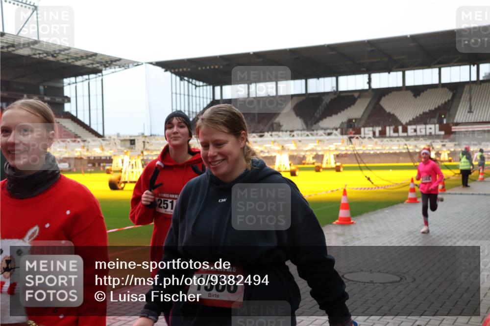 07.12.2025 - St. Pauli X-Mass-Run No. 15 Luisa Fischer http://msf.ph/oto/9382494 07.12.2025 10:49:19 Ziel 251, 15, 1566, 191, 194, 233, 290, 379, 471, 577, 590, 592, 633, 935, 1009, 1019, 1087, 1155, 1164, 1166, 1188, 1189, 1370, 1515, 1516, 1517, 1521, 1895, 2232, 2233, 2235, 2239, 2241, 2268, 2269, 2512, 2515, 2796, 2921, 2933, 3017, 3019, 3346, 3369, 4447, 4598 meine-sportfotos.de