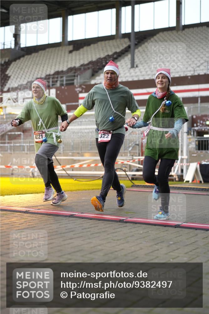 07.12.2025 - St. Pauli X-Mass-Run No. 15 Patografie http://msf.ph/oto/9382497 07.12.2025 10:21:52 Ziel 1488, 2944, 2945, 3999, 4000, 4321, 4322, 4323, 4415 meine-sportfotos.de