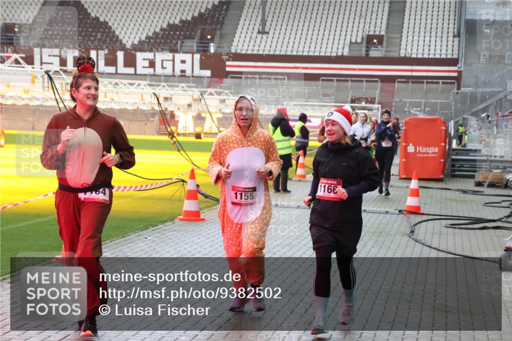 07.12.2025 - St. Pauli X-Mass-Run No. 15 Luisa Fischer http://msf.ph/oto/9382502 07.12.2025 10:49:28 Ziel 4, 1155, 1160, 191, 191, 194, 233, 290, 379, 471, 590, 592, 935, 1009, 1019, 1087, 1155, 1164, 1166, 1188, 1189, 1274, 1370, 1372, 1515, 1516, 1517, 1521, 1895, 2268, 2269, 2512, 2515, 2764, 2765, 2921, 2933, 3017, 3019, 3346, 3366, 3369 meine-sportfotos.de