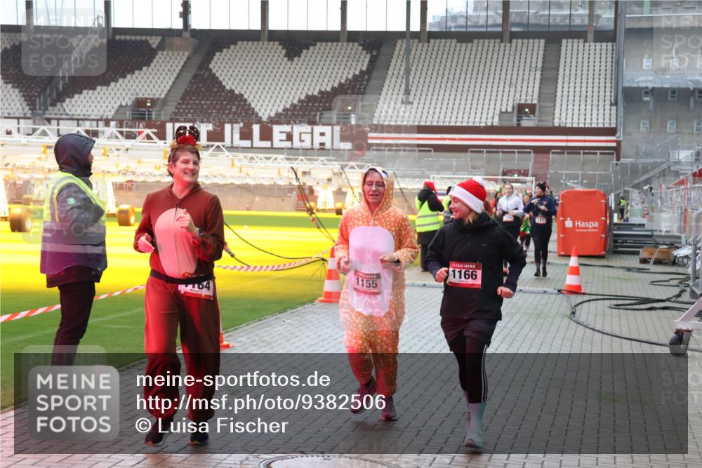 07.12.2025 - St. Pauli X-Mass-Run No. 15 Luisa Fischer http://msf.ph/oto/9382506 07.12.2025 10:49:29 Ziel 1155, 1166, 1191, 191, 194, 290, 379, 471, 590, 592, 935, 1009, 1019, 1087, 1155, 1164, 1166, 1188, 1189, 1274, 1370, 1372, 1515, 1516, 1517, 1521, 1663, 1895, 2268, 2269, 2512, 2515, 2764, 2765, 2921, 2933, 3017, 3019, 3346, 3366, 3369 meine-sportfotos.de