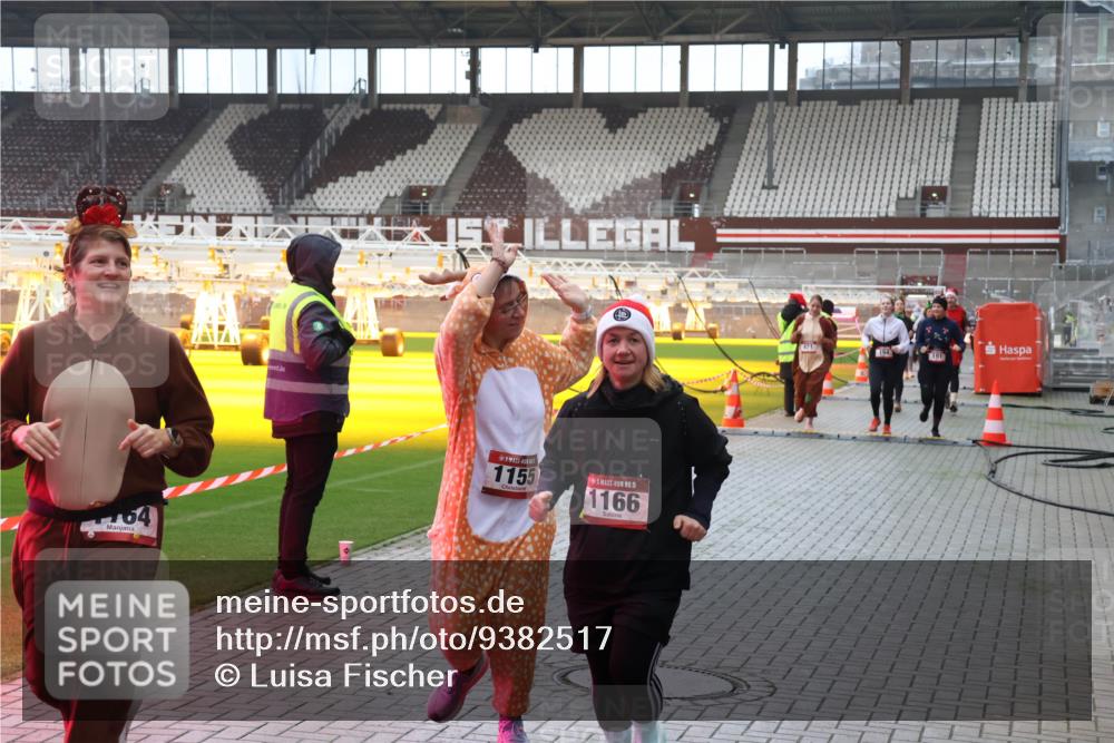 07.12.2025 - St. Pauli X-Mass-Run No. 15 Luisa Fischer http://msf.ph/oto/9382517 07.12.2025 10:49:30 Ziel 64, 1155, 15, 1166, 471, 191, 191, 194, 379, 471, 590, 592, 1009, 1019, 1087, 1155, 1164, 1166, 1188, 1189, 1273, 1274, 1370, 1372, 1515, 1516, 1663, 1895, 2268, 2269, 2512, 2515, 2764, 2765, 2921, 2933, 3017, 3019, 3346, 3366, 3369 meine-sportfotos.de