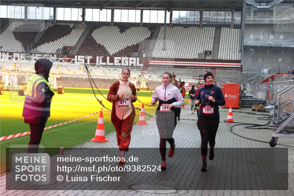 07.12.2025 - St. Pauli X-Mass-Run No. 15 Luisa Fischer http://msf.ph/oto/9382524 07.12.2025 10:49:36 Ziel 471, 194, 1274, 191, 191, 194, 379, 471, 590, 592, 890, 1019, 1155, 1164, 1166, 1188, 1189, 1273, 1274, 1370, 1372, 1663, 1895, 2268, 2269, 2299, 2301, 2421, 2512, 2515, 2764, 2765, 2921, 2933, 3366, 3369 meine-sportfotos.de
