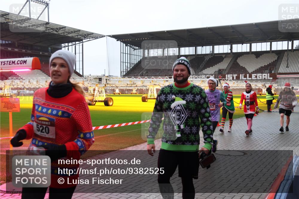 07.12.2025 - St. Pauli X-Mass-Run No. 15 Luisa Fischer http://msf.ph/oto/9382525 07.12.2025 11:22:56 Ziel 520, 57, 75, 2550, 520, 1018, 1349, 1391, 1431, 2550, 2557, 2812, 2985, 3127, 3474, 3475, 3820, 3821 meine-sportfotos.de