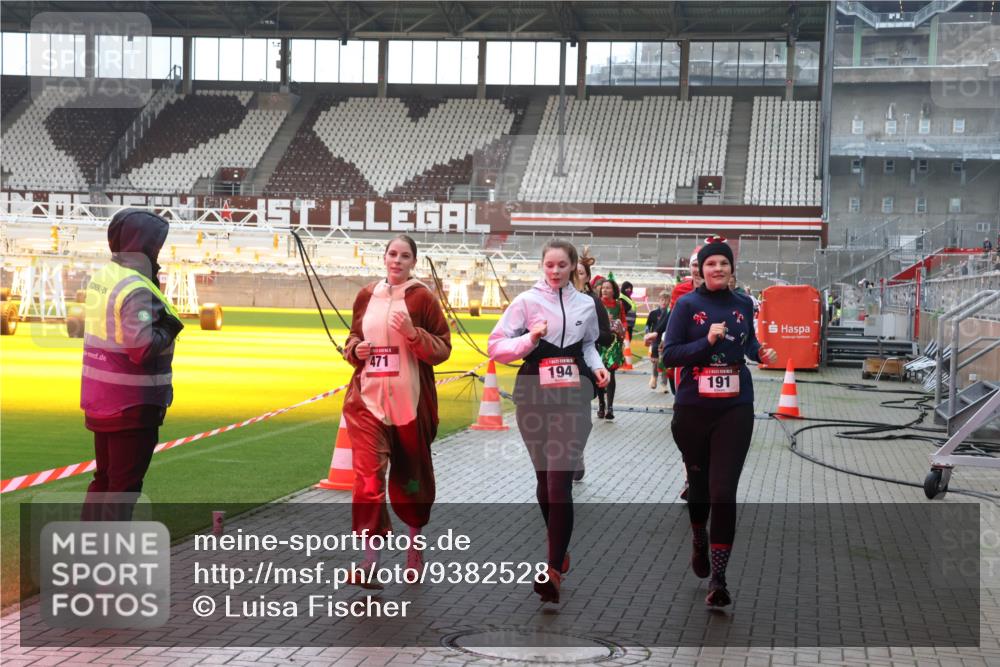 07.12.2025 - St. Pauli X-Mass-Run No. 15 Luisa Fischer http://msf.ph/oto/9382528 07.12.2025 10:49:36 Ziel 471, 194, 191, 191, 194, 379, 471, 590, 592, 890, 1019, 1155, 1164, 1166, 1188, 1189, 1273, 1274, 1370, 1372, 1663, 1895, 2268, 2269, 2299, 2301, 2421, 2512, 2515, 2764, 2765, 2921, 2933, 3366, 3369 meine-sportfotos.de