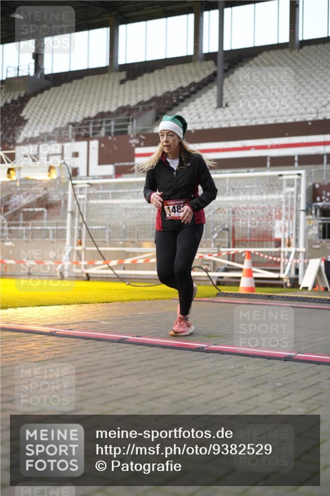 07.12.2025 - St. Pauli X-Mass-Run No. 15 Patografie http://msf.ph/oto/9382529 07.12.2025 10:21:55 Ziel 1488, 2944, 2945, 3999, 4000, 4321, 4322, 4323, 4415 meine-sportfotos.de