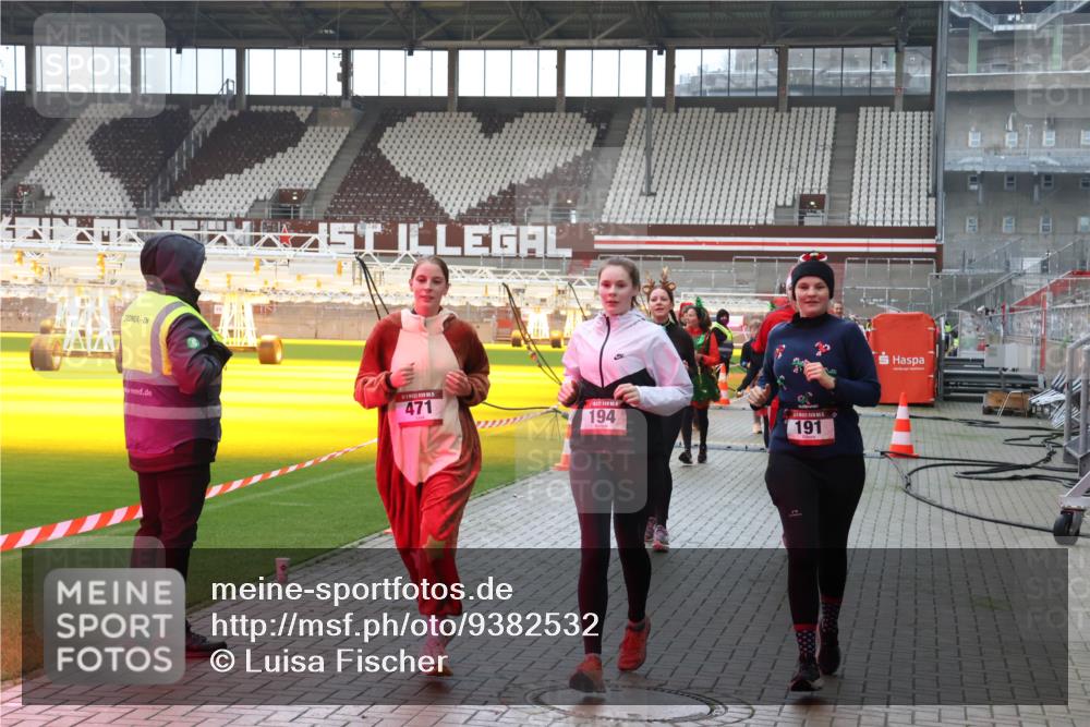 07.12.2025 - St. Pauli X-Mass-Run No. 15 Luisa Fischer http://msf.ph/oto/9382532 07.12.2025 10:49:36 Ziel 471, 194, 191, 191, 194, 379, 471, 590, 592, 890, 1019, 1155, 1164, 1166, 1188, 1189, 1273, 1274, 1370, 1372, 1663, 1895, 2268, 2269, 2299, 2301, 2421, 2512, 2515, 2764, 2765, 2921, 2933, 3366, 3369 meine-sportfotos.de