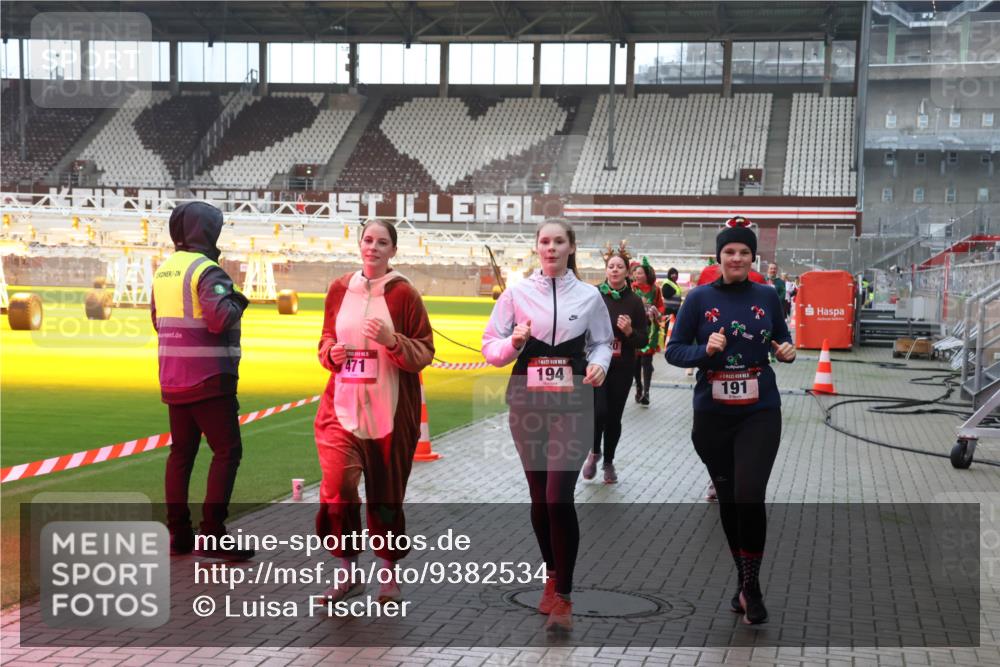 07.12.2025 - St. Pauli X-Mass-Run No. 15 Luisa Fischer http://msf.ph/oto/9382534 07.12.2025 10:49:37 Ziel 471, 194, 191, 191, 194, 379, 471, 590, 592, 890, 1019, 1155, 1164, 1166, 1273, 1274, 1370, 1372, 1663, 1895, 2268, 2269, 2299, 2301, 2421, 2512, 2515, 2764, 2765, 2921, 2933, 3366, 3369 meine-sportfotos.de