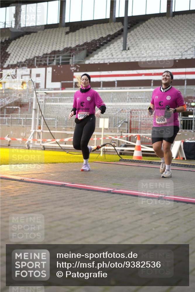 07.12.2025 - St. Pauli X-Mass-Run No. 15 Patografie http://msf.ph/oto/9382536 07.12.2025 10:21:57 Ziel 1488, 2944, 2945, 3999, 4000, 4321, 4322, 4323, 4415 meine-sportfotos.de