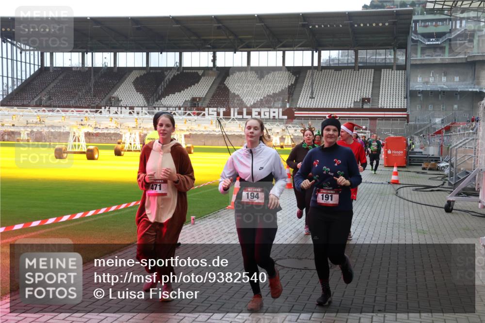 07.12.2025 - St. Pauli X-Mass-Run No. 15 Luisa Fischer http://msf.ph/oto/9382540 07.12.2025 10:49:37 Ziel 471, 194, 191, 191, 194, 379, 471, 590, 592, 890, 1019, 1155, 1164, 1166, 1273, 1274, 1370, 1372, 1663, 1895, 2268, 2269, 2299, 2301, 2421, 2512, 2515, 2764, 2765, 2921, 2933, 3366, 3369 meine-sportfotos.de
