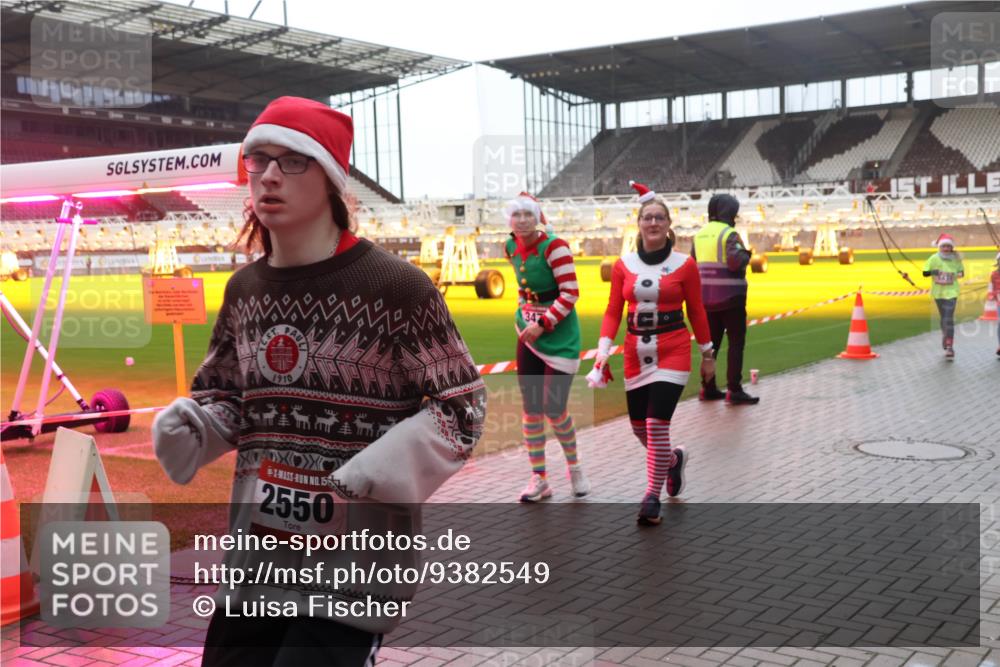 07.12.2025 - St. Pauli X-Mass-Run No. 15 Luisa Fischer http://msf.ph/oto/9382549 07.12.2025 11:23:00 Ziel 15, 2550, 347, 520, 1018, 1349, 1391, 1431, 2550, 2557, 2812, 2985, 3127, 3474, 3475, 3820, 3821 meine-sportfotos.de