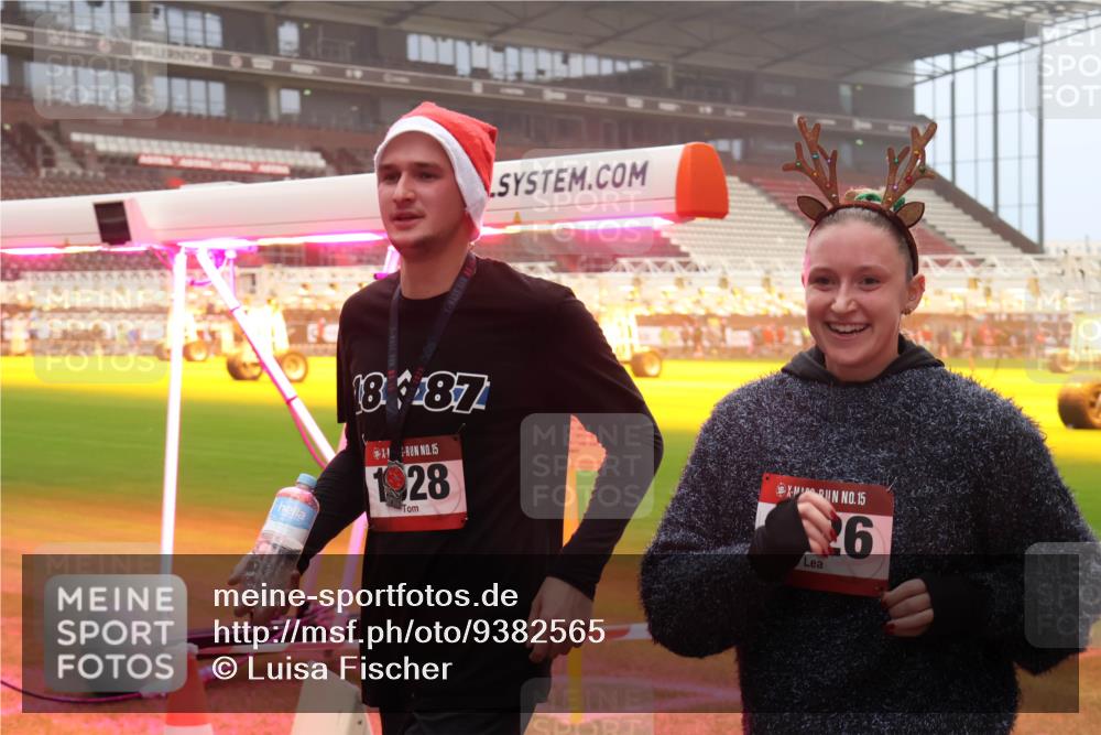 07.12.2025 - St. Pauli X-Mass-Run No. 15 Luisa Fischer http://msf.ph/oto/9382565 07.12.2025 10:12:49 Ziel 1887, 15, 1928, 15, 26, 756, 1070, 1072, 1074, 1077, 1389, 1526, 1688, 1833, 2177, 2758, 2760, 2770, 3428, 3514, 3551, 3557, 3585, 3799, 3834, 3836, 3870, 4658 meine-sportfotos.de