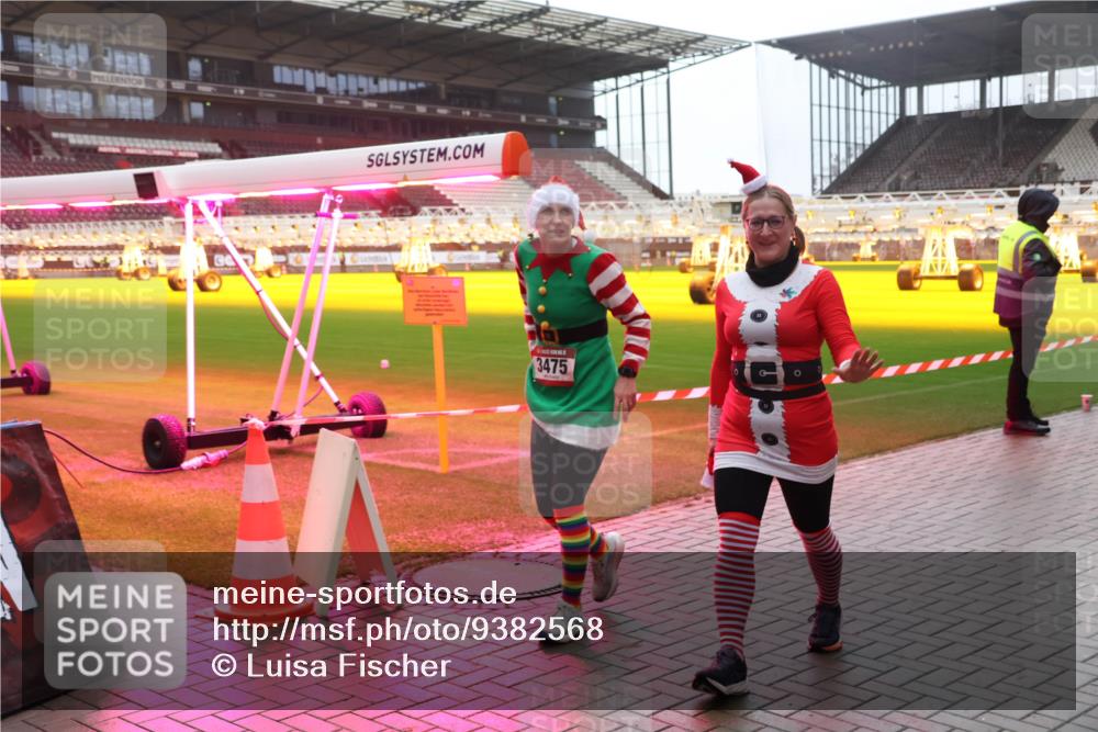 07.12.2025 - St. Pauli X-Mass-Run No. 15 Luisa Fischer http://msf.ph/oto/9382568 07.12.2025 11:23:02 Ziel 3475, 520, 1018, 1349, 1391, 1431, 2550, 2557, 2812, 2985, 3127 meine-sportfotos.de