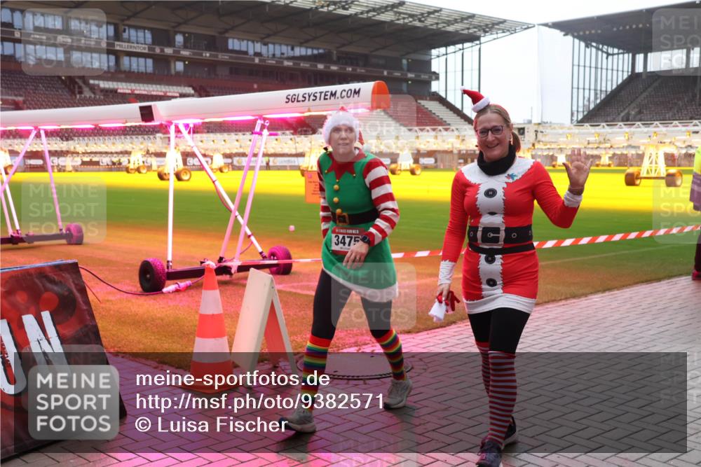 07.12.2025 - St. Pauli X-Mass-Run No. 15 Luisa Fischer http://msf.ph/oto/9382571 07.12.2025 11:23:02 Ziel 3475, 520, 1018, 1349, 1391, 1431, 2550, 2557, 2812, 2985, 3127 meine-sportfotos.de