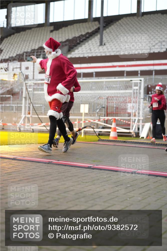 07.12.2025 - St. Pauli X-Mass-Run No. 15 Patografie http://msf.ph/oto/9382572 07.12.2025 10:22:04 Ziel 1371, 1488, 2817, 2818, 2819, 2945, 3431, 3736, 3999, 4000, 4321, 4322, 4323, 4415 meine-sportfotos.de