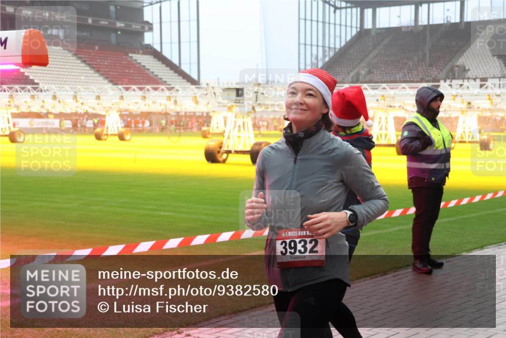 07.12.2025 - St. Pauli X-Mass-Run No. 15 Luisa Fischer http://msf.ph/oto/9382580 07.12.2025 10:12:51 Ziel 3932, 756, 1070, 1072, 1074, 1077, 1389, 1526, 1833, 2177, 2758, 2760, 2770, 3040, 3428, 3514, 3551, 3557, 3585, 3799, 3834, 3836, 3870, 4658 meine-sportfotos.de