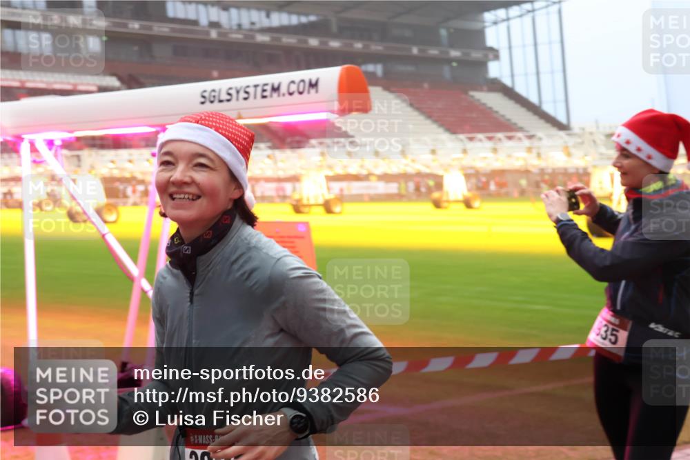 07.12.2025 - St. Pauli X-Mass-Run No. 15 Luisa Fischer http://msf.ph/oto/9382586 07.12.2025 10:12:51 Ziel 555, 35, 756, 1070, 1072, 1074, 1077, 1389, 1526, 1833, 2177, 2758, 2760, 2770, 3040, 3428, 3514, 3551, 3557, 3585, 3799, 3834, 3836, 3870, 4658 meine-sportfotos.de