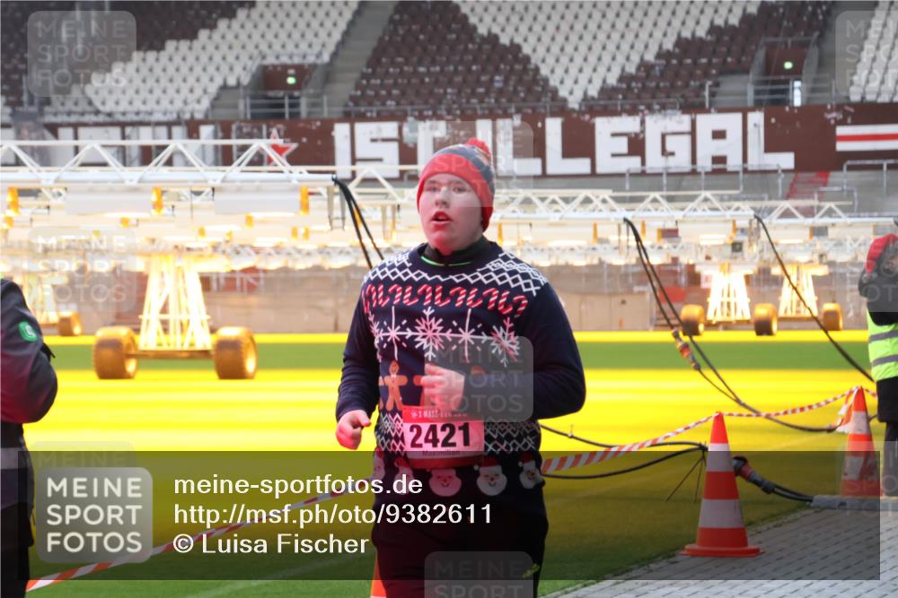07.12.2025 - St. Pauli X-Mass-Run No. 15 Luisa Fischer http://msf.ph/oto/9382611 07.12.2025 10:49:51 Ziel 2421, 157, 191, 194, 471, 890, 1019, 1155, 1164, 1166, 1179, 1273, 1274, 1370, 1372, 1663, 2299, 2301, 2340, 2341, 2421, 2764, 2765, 2779, 2921, 2933, 3366, 3369 meine-sportfotos.de