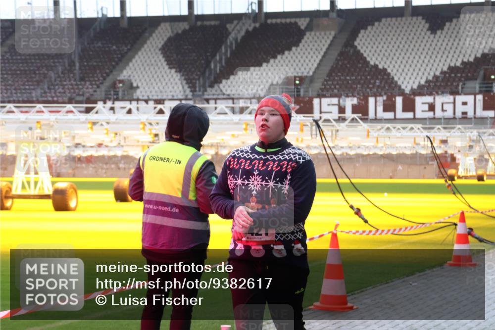 07.12.2025 - St. Pauli X-Mass-Run No. 15 Luisa Fischer http://msf.ph/oto/9382617 07.12.2025 10:49:52 Ziel 157, 191, 194, 471, 890, 1019, 1155, 1164, 1166, 1179, 1273, 1274, 1370, 1372, 1663, 2299, 2301, 2338, 2340, 2341, 2421, 2764, 2765, 2777, 2779, 2921, 2933, 3366, 3369, 3380 meine-sportfotos.de