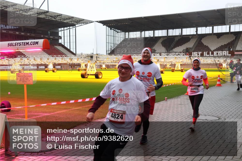 07.12.2025 - St. Pauli X-Mass-Run No. 15 Luisa Fischer http://msf.ph/oto/9382620 07.12.2025 11:23:21 Ziel 5, 4824, 21, 69, 520, 1018, 1349, 1391, 1431, 2023, 2373, 2550, 2557, 2985, 3127, 4249, 4824 meine-sportfotos.de