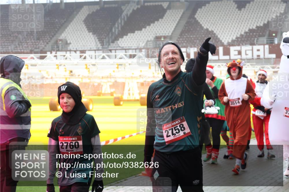07.12.2025 - St. Pauli X-Mass-Run No. 15 Luisa Fischer http://msf.ph/oto/9382626 07.12.2025 10:13:14 Ziel 15, 2760, 15, 2758, 3514, 1072, 9, 18, 80, 938, 1070, 1072, 1074, 1077, 1397, 1733, 2687, 2711, 2712, 2758, 2760, 2770, 3040, 3428, 3514, 3551, 3557, 3585, 3799, 3834, 3836, 4487 meine-sportfotos.de