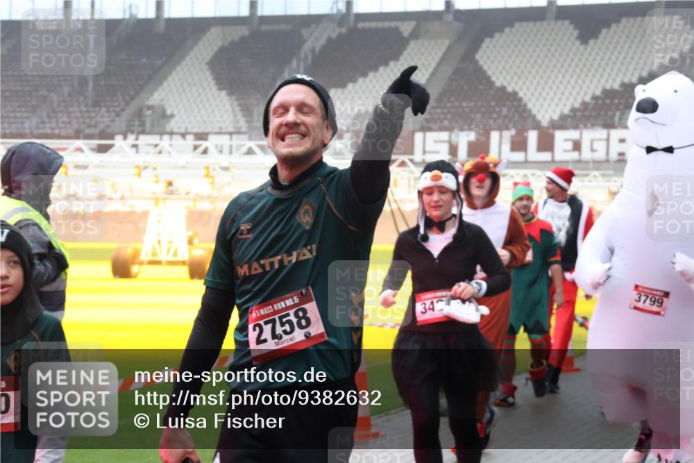 07.12.2025 - St. Pauli X-Mass-Run No. 15 Luisa Fischer http://msf.ph/oto/9382632 07.12.2025 10:13:14 Ziel 16, 5, 2758, 34, 3799, 9, 18, 80, 938, 1070, 1072, 1074, 1077, 1397, 1733, 2687, 2711, 2712, 2758, 2760, 2770, 3040, 3428, 3514, 3551, 3557, 3585, 3799, 3834, 3836, 4487 meine-sportfotos.de