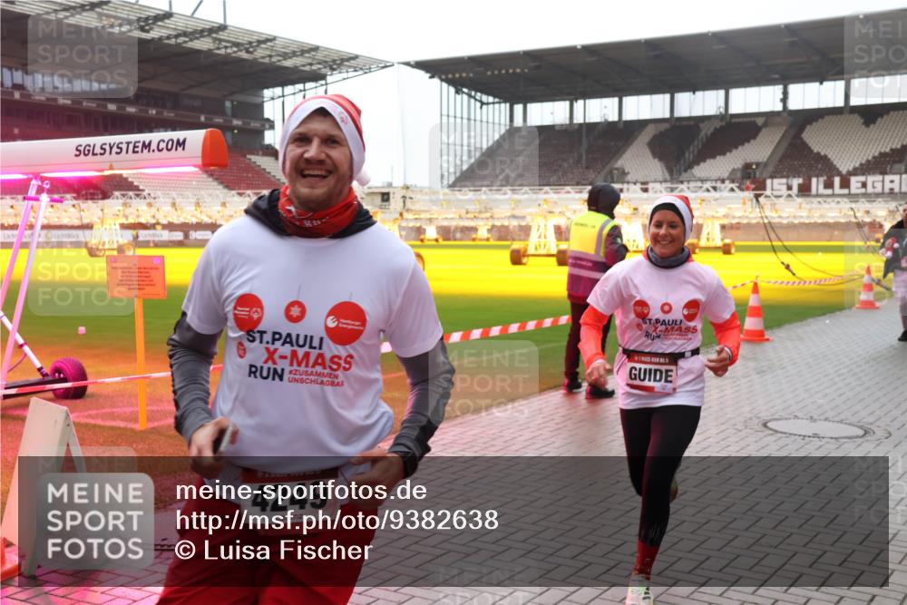 07.12.2025 - St. Pauli X-Mass-Run No. 15 Luisa Fischer http://msf.ph/oto/9382638 07.12.2025 11:23:22 Ziel 4249, 1, 21, 69, 520, 1018, 1141, 1349, 1391, 1431, 2023, 2373, 2550, 2557, 2821, 2823, 2985, 4249, 4824 meine-sportfotos.de