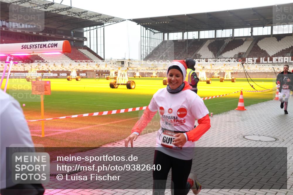 07.12.2025 - St. Pauli X-Mass-Run No. 15 Luisa Fischer http://msf.ph/oto/9382640 07.12.2025 11:23:22 Ziel 1, 69, 21, 69, 520, 1018, 1141, 1349, 1391, 1431, 2023, 2373, 2550, 2557, 2821, 2823, 2985, 4249, 4824 meine-sportfotos.de