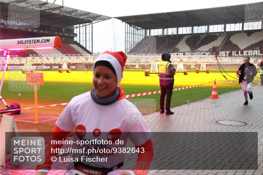 07.12.2025 - St. Pauli X-Mass-Run No. 15 Luisa Fischer http://msf.ph/oto/9382643 07.12.2025 11:23:23 Ziel 69, 21, 69, 520, 1018, 1141, 1349, 1391, 1431, 2023, 2373, 2550, 2557, 2821, 2823, 4249, 4824 meine-sportfotos.de