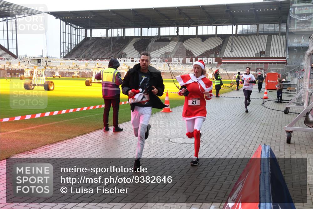 07.12.2025 - St. Pauli X-Mass-Run No. 15 Luisa Fischer http://msf.ph/oto/9382646 07.12.2025 11:23:24 Ziel 9, 21, 21, 69, 520, 1018, 1141, 1349, 1391, 1431, 2023, 2373, 2821, 2823, 4249, 4824 meine-sportfotos.de