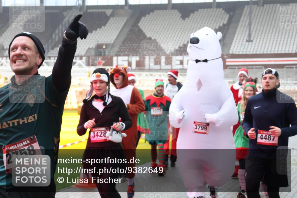 07.12.2025 - St. Pauli X-Mass-Run No. 15 Luisa Fischer http://msf.ph/oto/9382649 07.12.2025 10:13:14 Ziel 15, 2758, 3428, 1077, 3799, 4487, 9, 18, 80, 938, 1070, 1072, 1074, 1077, 1397, 1733, 2687, 2711, 2712, 2758, 2760, 2770, 3040, 3428, 3514, 3551, 3557, 3585, 3799, 3834, 3836, 4487 meine-sportfotos.de