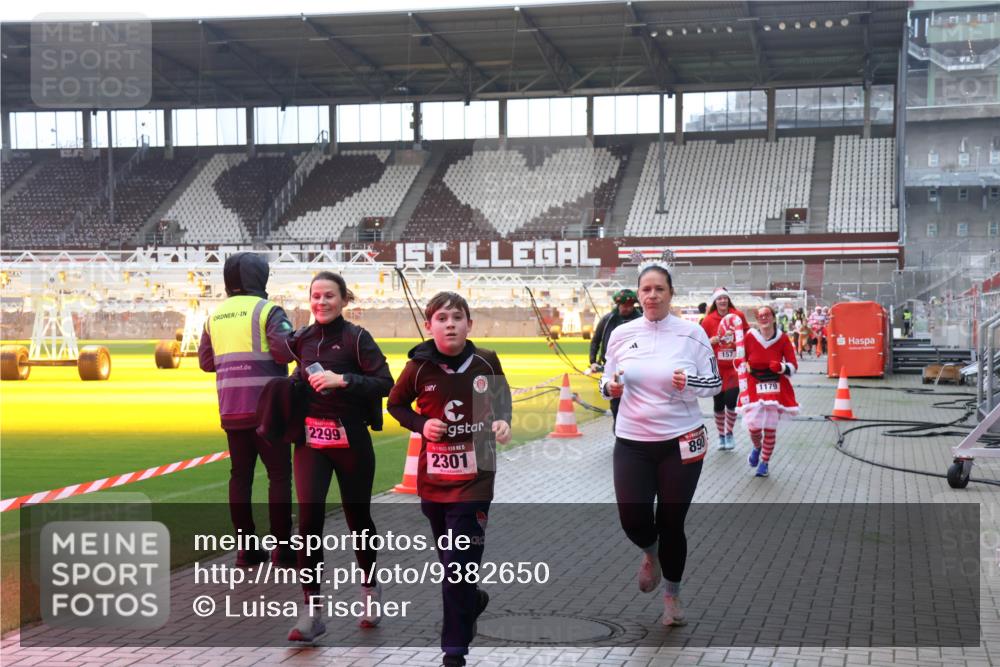 07.12.2025 - St. Pauli X-Mass-Run No. 15 Luisa Fischer http://msf.ph/oto/9382650 07.12.2025 10:49:55 Ziel 2299, 15, 2301, 8, 90, 157, 1179, 157, 191, 194, 471, 890, 916, 1035, 1155, 1164, 1166, 1179, 1232, 1273, 1274, 1370, 1372, 1663, 2299, 2301, 2338, 2340, 2341, 2421, 2764, 2765, 2777, 2779, 2921, 2933, 3366, 3369, 3380 meine-sportfotos.de