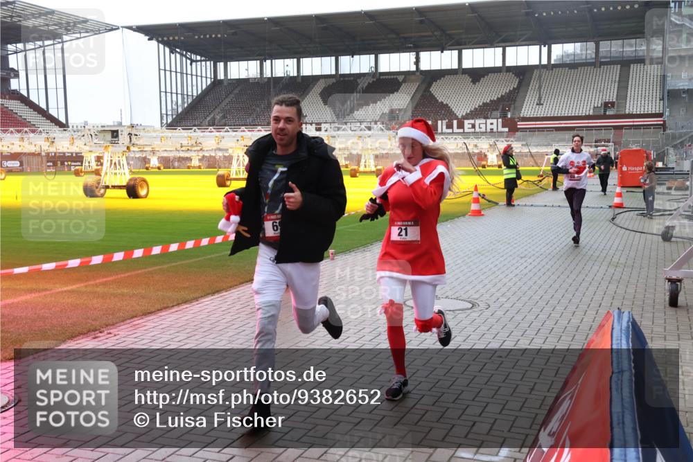 07.12.2025 - St. Pauli X-Mass-Run No. 15 Luisa Fischer http://msf.ph/oto/9382652 07.12.2025 11:23:24 Ziel 69, 21, 21, 69, 520, 1018, 1141, 1349, 1391, 1431, 2023, 2373, 2821, 2823, 4249, 4824 meine-sportfotos.de