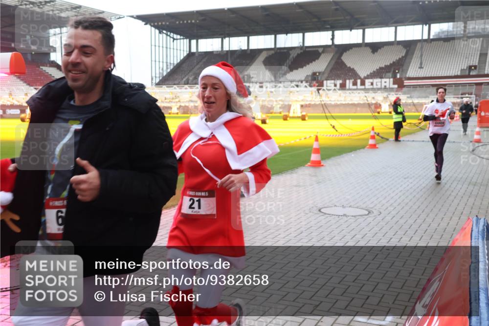 07.12.2025 - St. Pauli X-Mass-Run No. 15 Luisa Fischer http://msf.ph/oto/9382658 07.12.2025 11:23:25 Ziel 6, 21, 21, 69, 520, 1018, 1141, 1349, 1391, 1431, 2023, 2373, 2821, 2823, 4249, 4824 meine-sportfotos.de