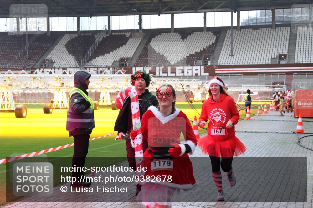 07.12.2025 - St. Pauli X-Mass-Run No. 15 Luisa Fischer http://msf.ph/oto/9382678 07.12.2025 10:49:59 Ziel 1179, 157, 157, 191, 194, 471, 890, 916, 1035, 1155, 1179, 1232, 1273, 1274, 1370, 1372, 1663, 2100, 2201, 2299, 2301, 2338, 2340, 2341, 2421, 2764, 2765, 2777, 2779, 2921, 2933, 3030, 3366, 3369, 3380 meine-sportfotos.de