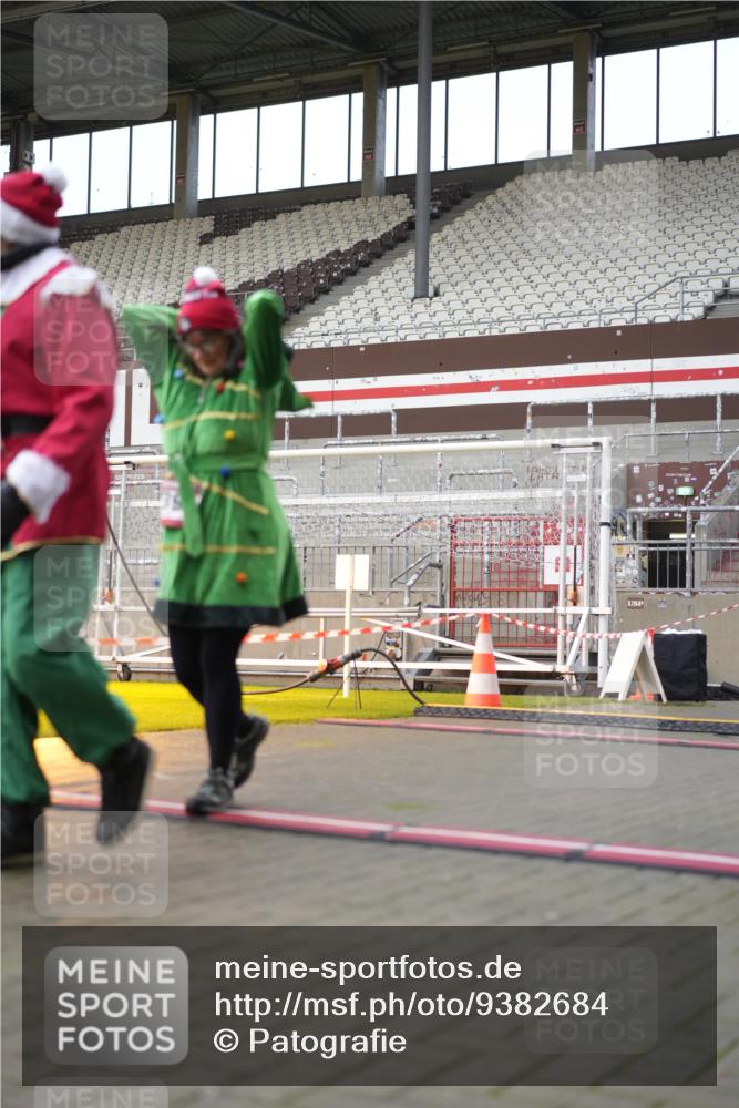 07.12.2025 - St. Pauli X-Mass-Run No. 15 Patografie http://msf.ph/oto/9382684 07.12.2025 10:22:29 Ziel 715, 739, 1636, 2184, 4771, 4781 meine-sportfotos.de