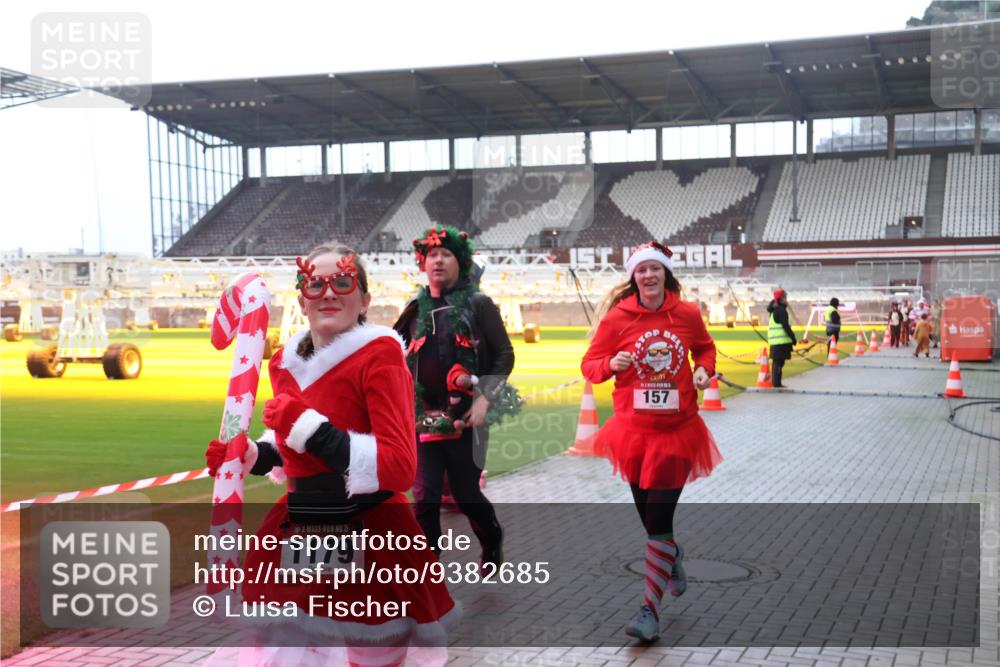 07.12.2025 - St. Pauli X-Mass-Run No. 15 Luisa Fischer http://msf.ph/oto/9382685 07.12.2025 10:50:00 Ziel 15, 1179, 157, 157, 191, 194, 471, 890, 916, 1035, 1155, 1179, 1232, 1273, 1274, 1370, 1372, 1663, 2100, 2201, 2299, 2301, 2338, 2340, 2341, 2421, 2764, 2765, 2777, 2779, 2921, 2933, 3030, 3366, 3369, 3380 meine-sportfotos.de