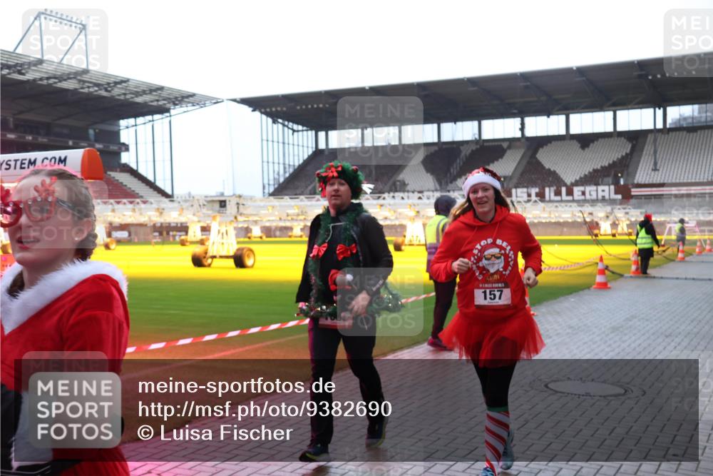 07.12.2025 - St. Pauli X-Mass-Run No. 15 Luisa Fischer http://msf.ph/oto/9382690 07.12.2025 10:50:01 Ziel 157, 157, 191, 194, 471, 890, 916, 1035, 1179, 1232, 1273, 1274, 1370, 1372, 1663, 2100, 2201, 2299, 2301, 2338, 2340, 2341, 2421, 2764, 2765, 2777, 2779, 2921, 2933, 3026, 3030, 3366, 3369, 3380 meine-sportfotos.de