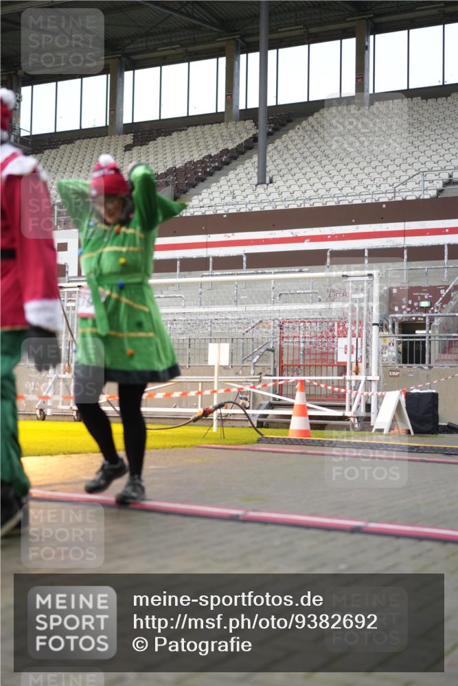 07.12.2025 - St. Pauli X-Mass-Run No. 15 Patografie http://msf.ph/oto/9382692 07.12.2025 10:22:30 Ziel 715, 739, 1636, 2184, 4771, 4781 meine-sportfotos.de