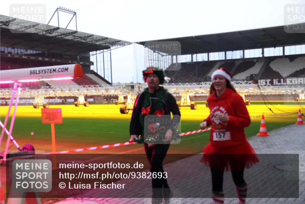 07.12.2025 - St. Pauli X-Mass-Run No. 15 Luisa Fischer http://msf.ph/oto/9382693 07.12.2025 10:50:01 Ziel 157, 157, 191, 194, 471, 890, 916, 1035, 1179, 1232, 1273, 1274, 1370, 1372, 1663, 2100, 2201, 2299, 2301, 2338, 2340, 2341, 2421, 2764, 2765, 2777, 2779, 2921, 2933, 3026, 3030, 3366, 3369, 3380 meine-sportfotos.de