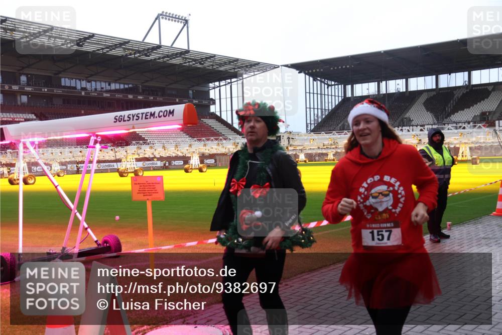 07.12.2025 - St. Pauli X-Mass-Run No. 15 Luisa Fischer http://msf.ph/oto/9382697 07.12.2025 10:50:01 Ziel 53775, 157, 157, 191, 194, 471, 890, 916, 1035, 1179, 1232, 1273, 1274, 1370, 1372, 1663, 2100, 2201, 2299, 2301, 2338, 2340, 2341, 2421, 2764, 2765, 2777, 2779, 2921, 2933, 3026, 3030, 3366, 3369, 3380 meine-sportfotos.de